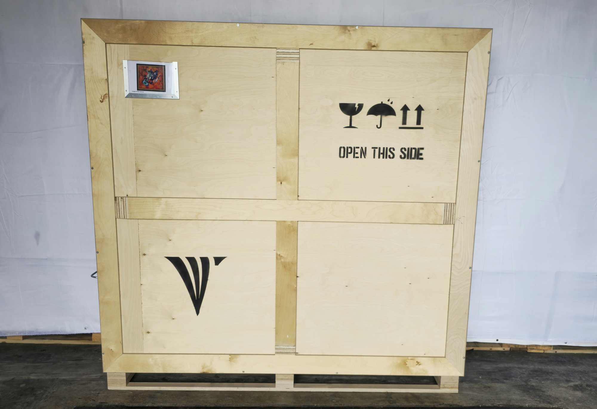 Transport crate for The couple of the universe, 2006